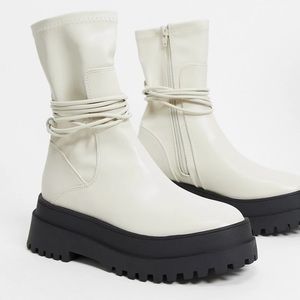 Finale Chunky Flat Ankle Boots With Tie Bone-white